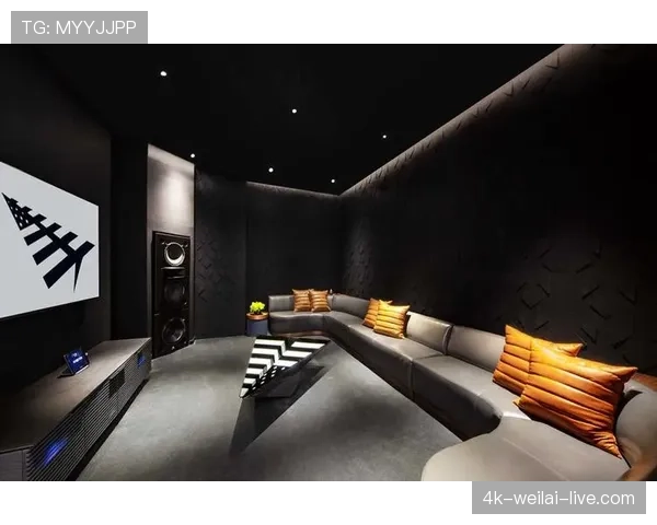 拜尔斯训练完直接睡豪宅沙发？这体能跟我们加班猝死没法比啊！