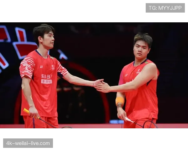 梁伟铿训练完直接啃鸡腿，这自律和放纵切换得太丝滑了吧